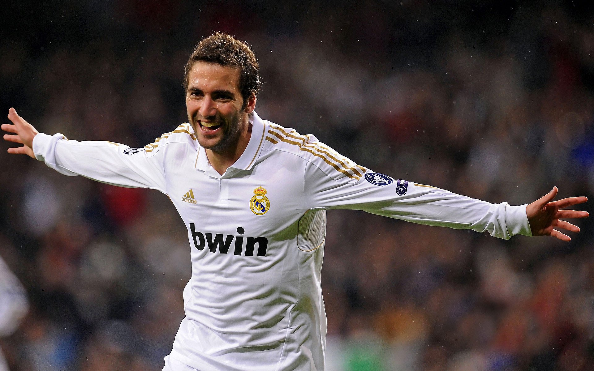 世界青少年冰雪运动会在哈尔滨精彩纷呈，青少年冰雪运动的宣传标语