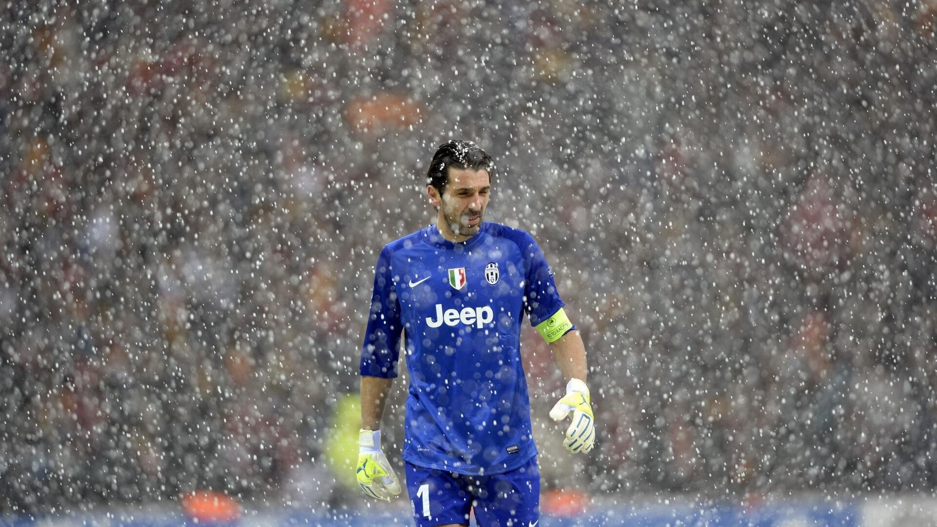 爱游戏中国官方登录入口网站-快船新援加盟，为季后赛带来新变数，快船重磅引援